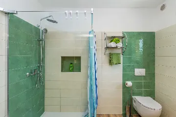 4-Bedroom House with Pool in Malinska