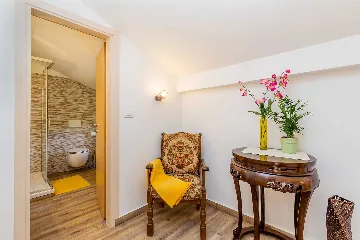 4-Bedroom House with Pool in Malinska