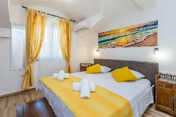 4-Bedroom House with Pool in Malinska