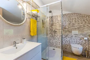 4-Bedroom House with Pool in Malinska