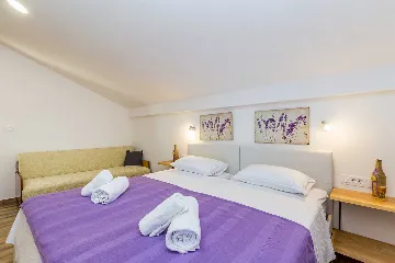 4-Bedroom House with Pool in Malinska