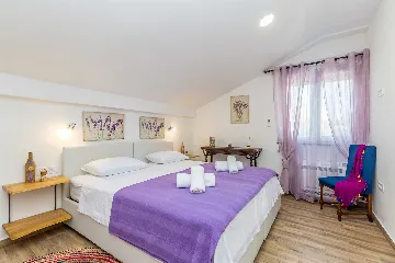 4-Bedroom House with Pool in Malinska