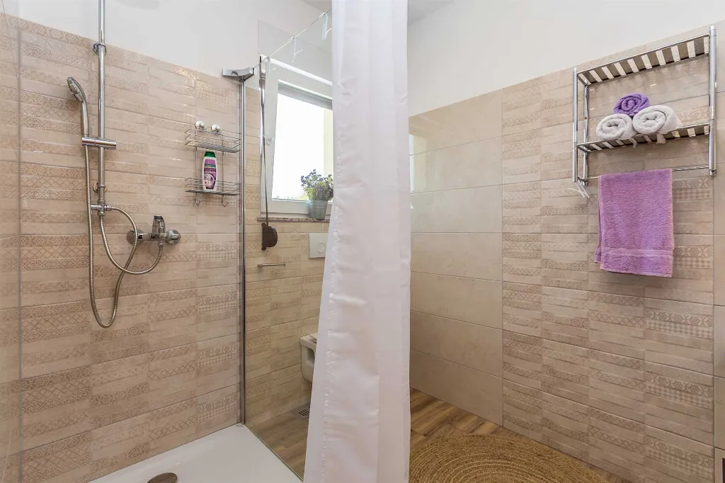 4-Bedroom House with Pool in Malinska