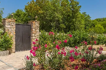 4-Bedroom House with Pool in Malinska