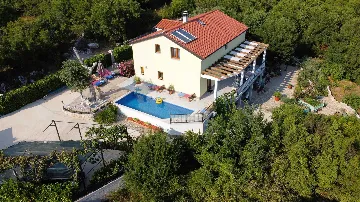 4-Bedroom House with Pool in Malinska