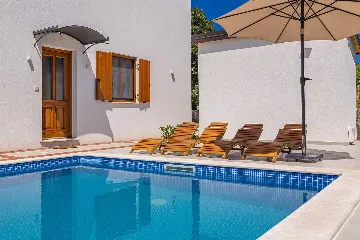Holiday House in Malinska with Saltwater Pool