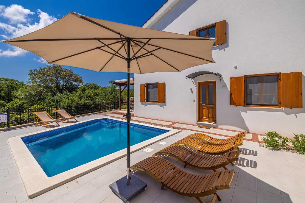 Holiday House in Malinska with Saltwater Pool
