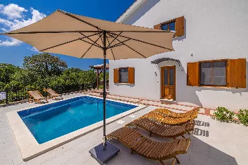 Holiday House in Malinska with Saltwater Pool