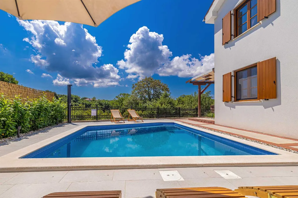 Holiday House in Malinska with Saltwater Pool