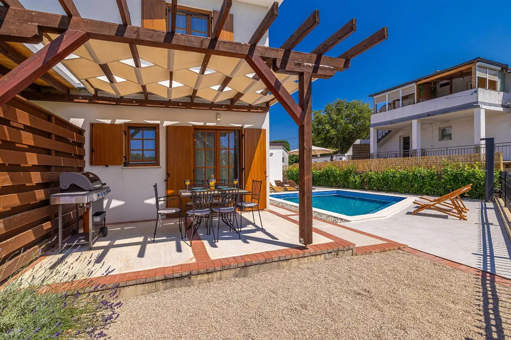 Holiday House in Malinska with Saltwater Pool