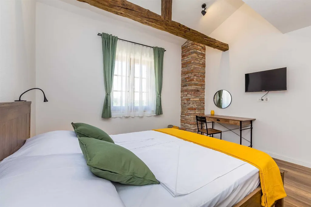 Holiday House in Malinska with Saltwater Pool