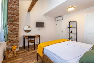 Holiday House in Malinska with Saltwater Pool