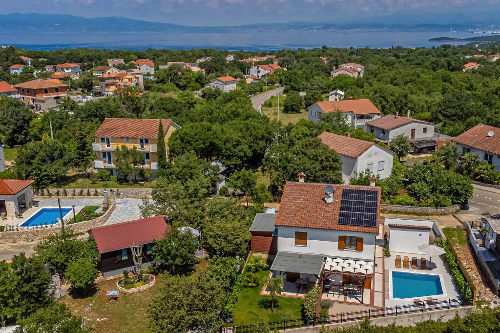 Holiday House in Malinska with Saltwater Pool