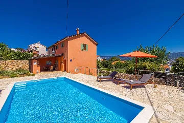 Three-Bedroom House with Pool in Dobrinj