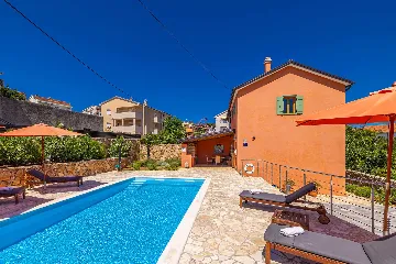 Three-Bedroom House with Pool in Dobrinj