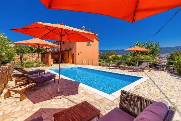 Three-Bedroom House with Pool in Dobrinj