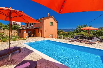 Three-Bedroom House with Pool in Dobrinj