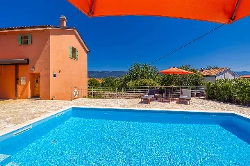 Three-Bedroom House with Pool in Dobrinj