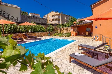 Three-Bedroom House with Pool in Dobrinj