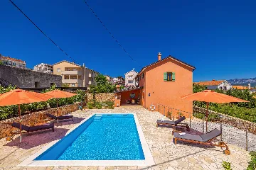 Three-Bedroom House with Pool in Dobrinj