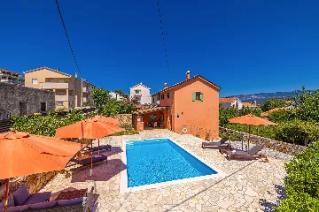 Three-Bedroom House with Pool in Dobrinj