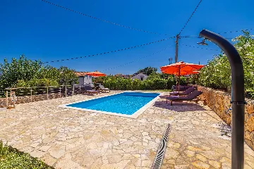 Three-Bedroom House with Pool in Dobrinj