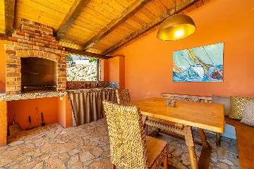 Three-Bedroom House with Pool in Dobrinj