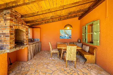 Three-Bedroom House with Pool in Dobrinj