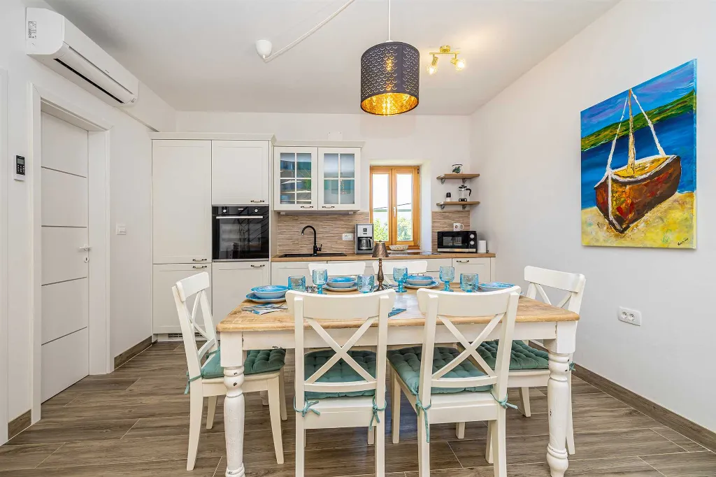 Three-Bedroom House with Pool in Dobrinj