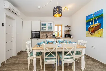 Three-Bedroom House with Pool in Dobrinj