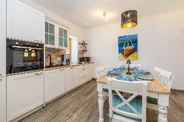 Three-Bedroom House with Pool in Dobrinj