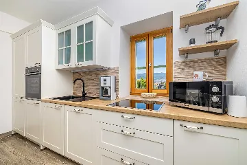 Three-Bedroom House with Pool in Dobrinj