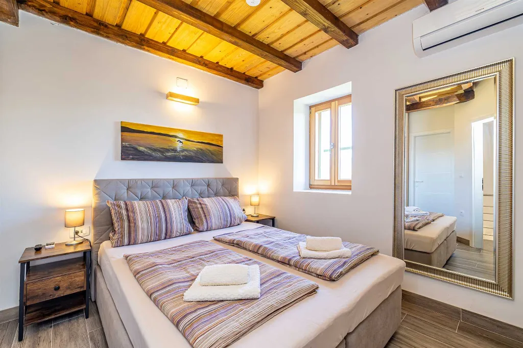 Three-Bedroom House with Pool in Dobrinj