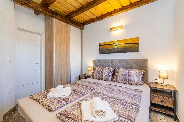 Three-Bedroom House with Pool in Dobrinj