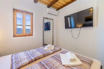 Three-Bedroom House with Pool in Dobrinj