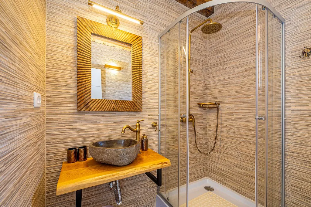 Three-Bedroom House with Pool in Dobrinj