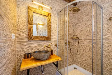 Three-Bedroom House with Pool in Dobrinj