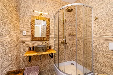 Three-Bedroom House with Pool in Dobrinj