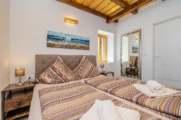 Three-Bedroom House with Pool in Dobrinj