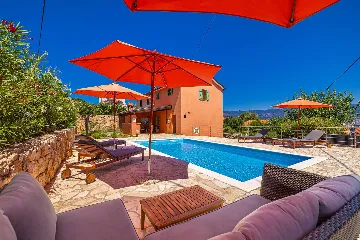 Three-Bedroom House with Pool in Dobrinj