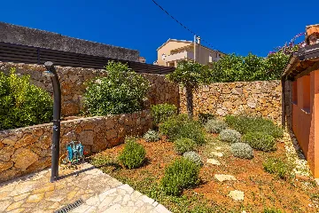 Three-Bedroom House with Pool in Dobrinj