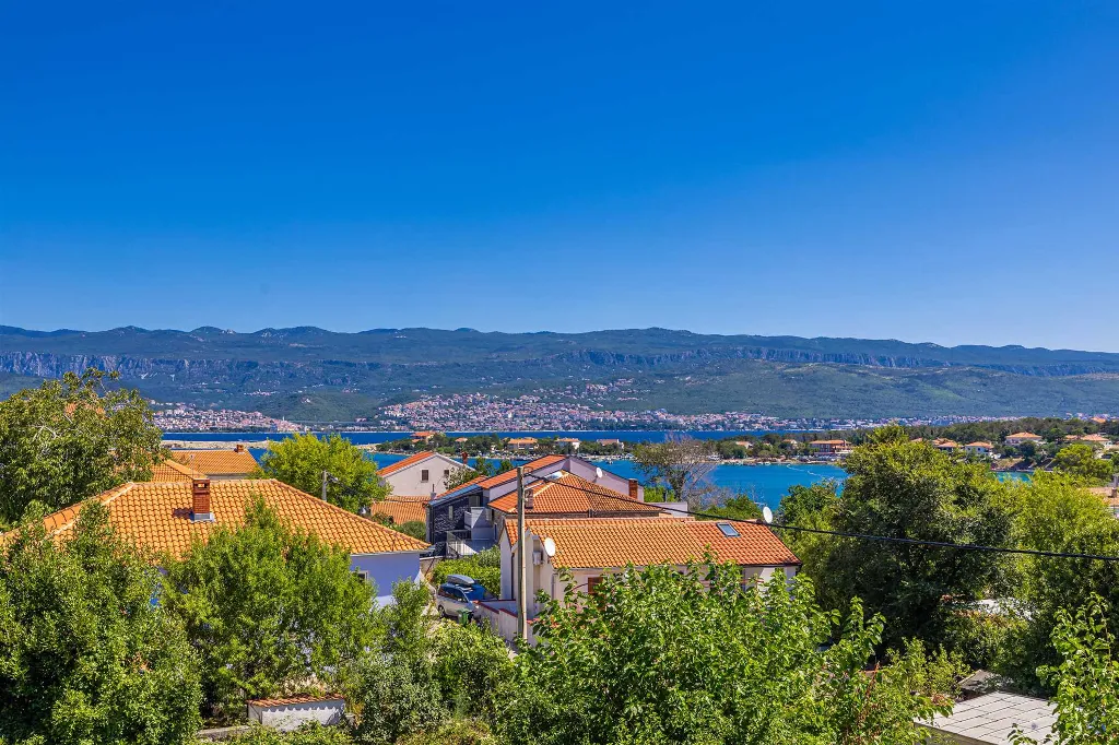 Three-Bedroom House with Pool in Dobrinj