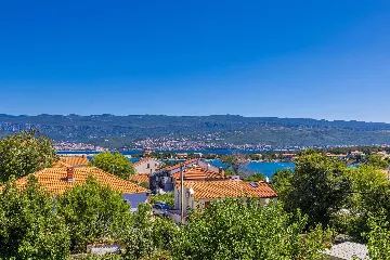 Three-Bedroom House with Pool in Dobrinj