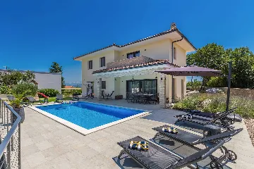 Villa in Kosić with Private Pool for 8 Guests