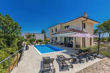 Villa in Kosić with Private Pool for 8 Guests