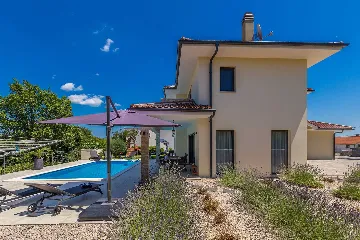 Villa in Kosić with Private Pool for 8 Guests