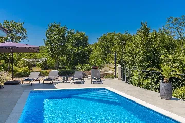 Villa in Kosić with Private Pool for 8 Guests