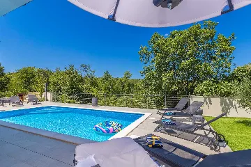 Villa in Kosić with Private Pool for 8 Guests