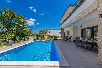 Villa in Kosić with Private Pool for 8 Guests