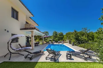 Villa in Kosić with Private Pool for 8 Guests